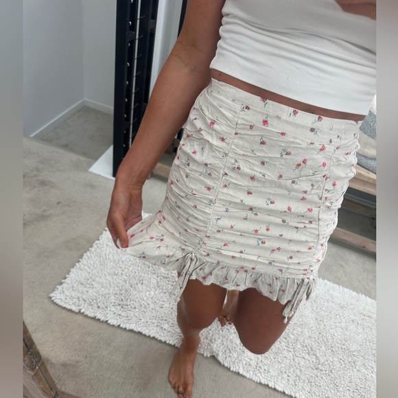 Wild fable cream floral ruched high waste mini skirt casual summer vacation S - Picture 4 of 12